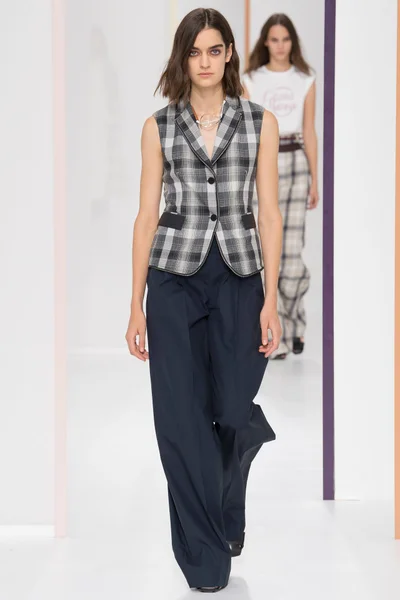 Look 32